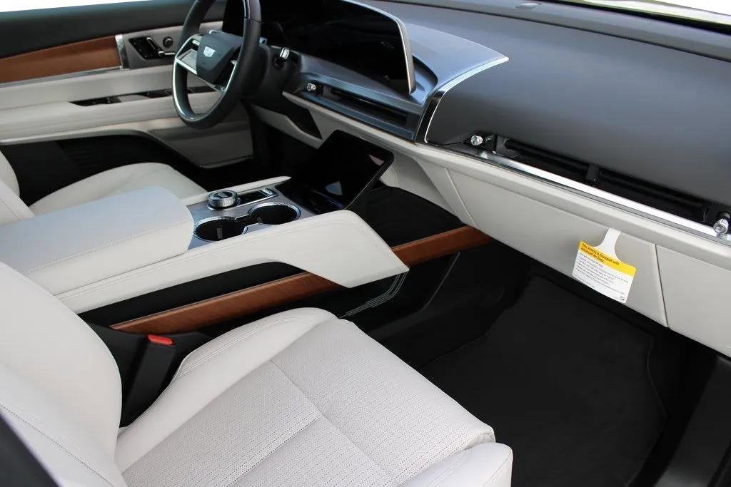 2026 Cadillac VISTIQ Luxury