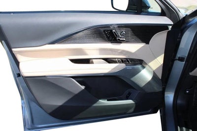 2024 Cadillac LYRIQ Luxury 3