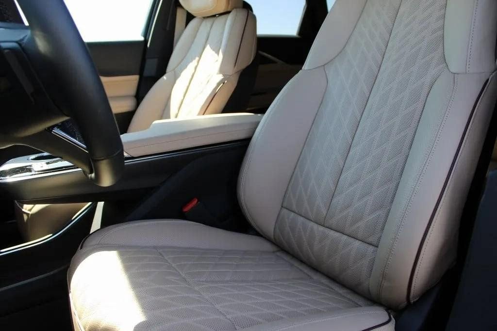 2024 Cadillac LYRIQ Luxury 3