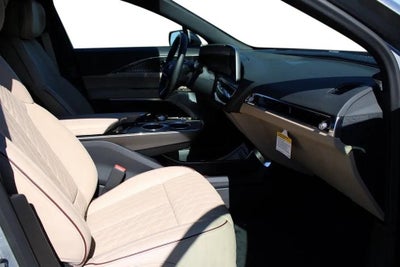 2024 Cadillac LYRIQ Luxury 3