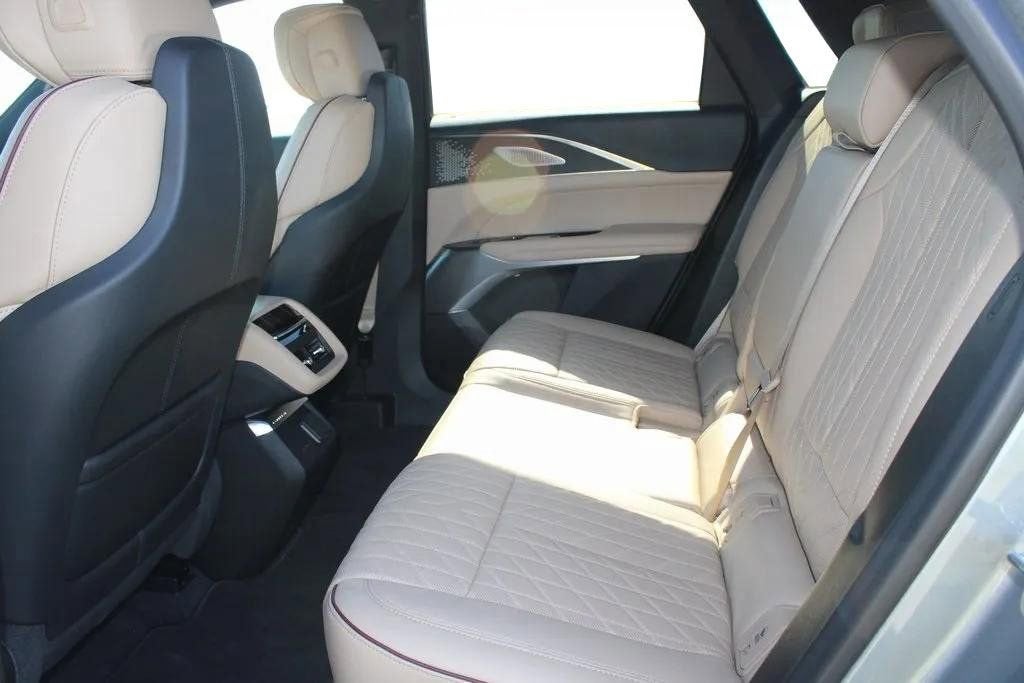 2024 Cadillac LYRIQ Luxury 3