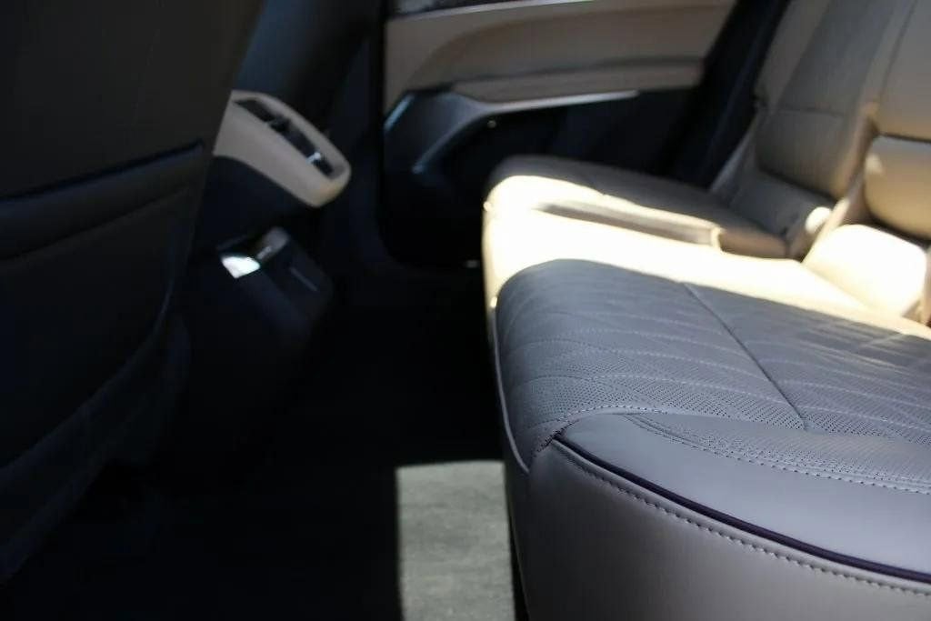 2024 Cadillac LYRIQ Luxury 3