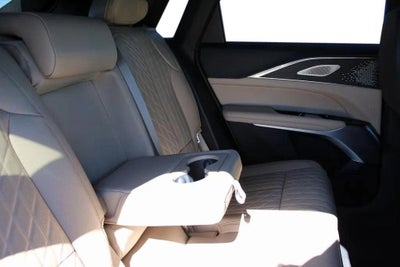 2024 Cadillac LYRIQ Luxury 3