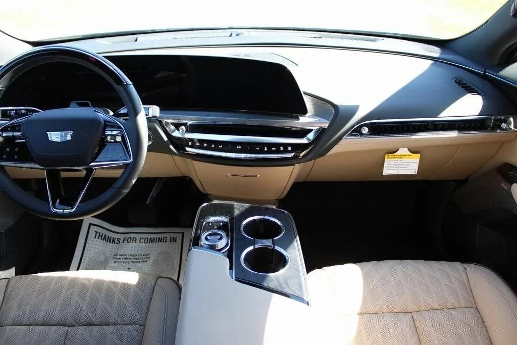 2024 Cadillac LYRIQ Luxury 3