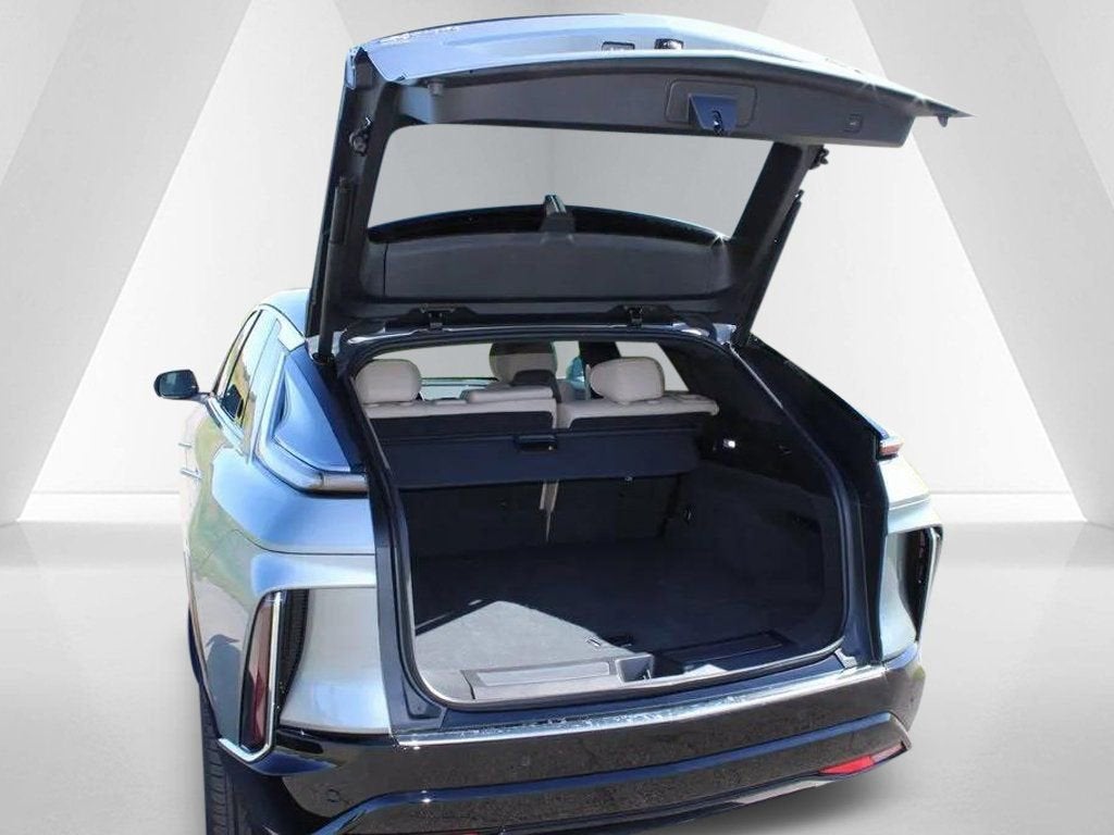 2024 Cadillac LYRIQ Luxury 3