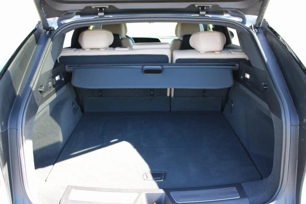 2024 Cadillac LYRIQ Luxury 3