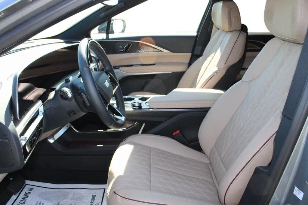 2024 Cadillac LYRIQ Luxury 3