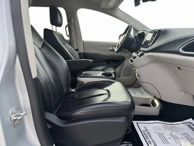 2023 Chrysler Pacifica Hybrid Touring L