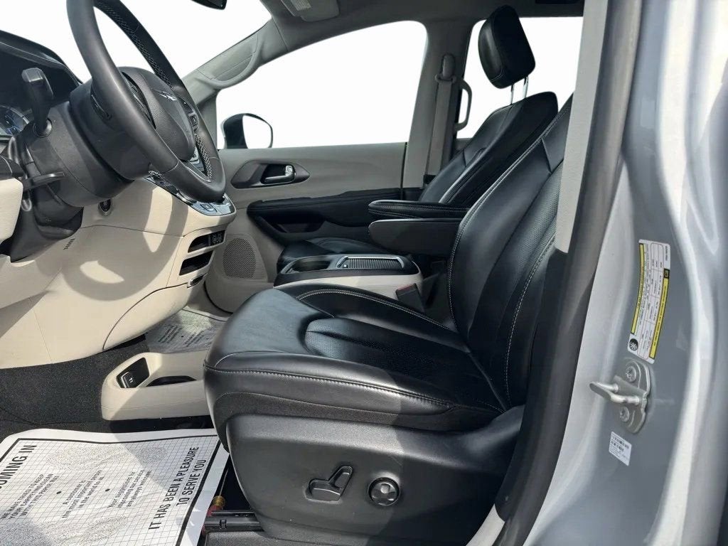 2023 Chrysler Pacifica Hybrid Touring L