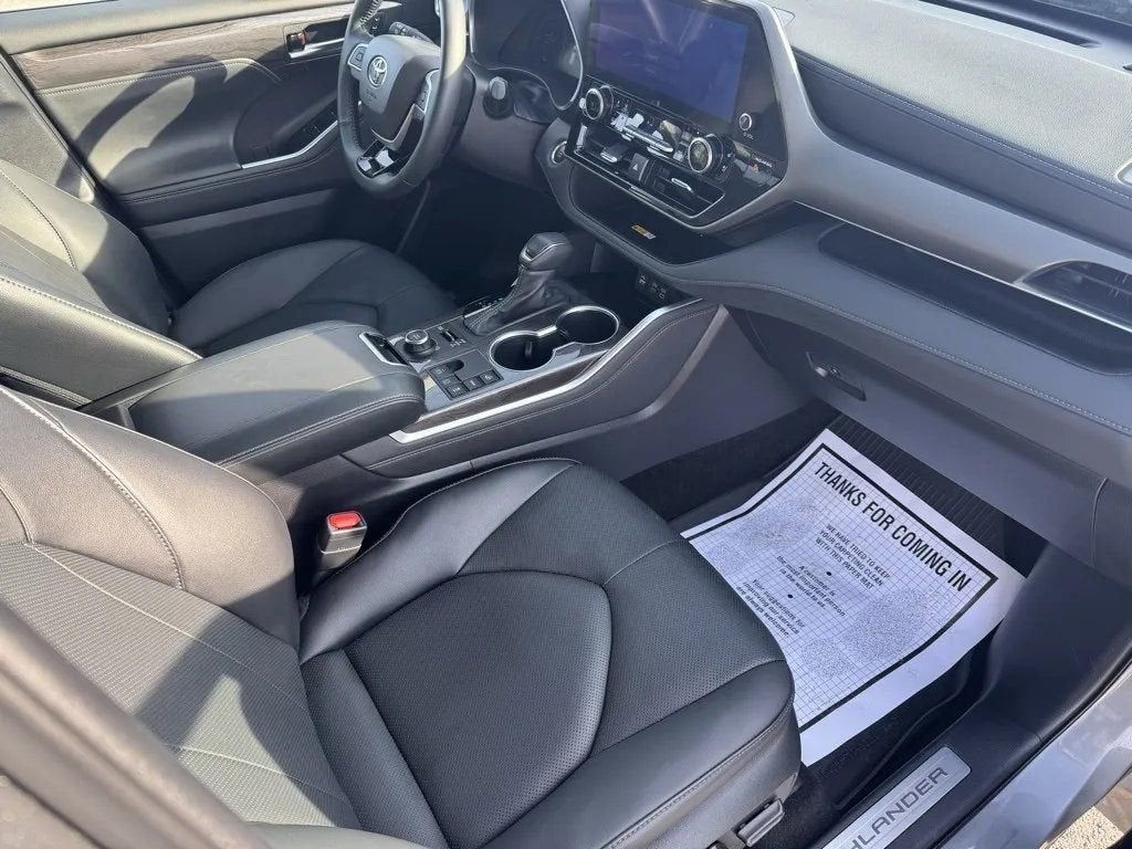2025 Toyota Highlander LE