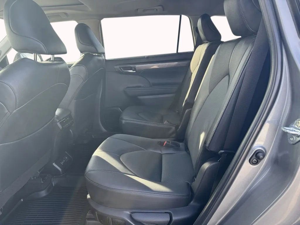 2025 Toyota Highlander LE