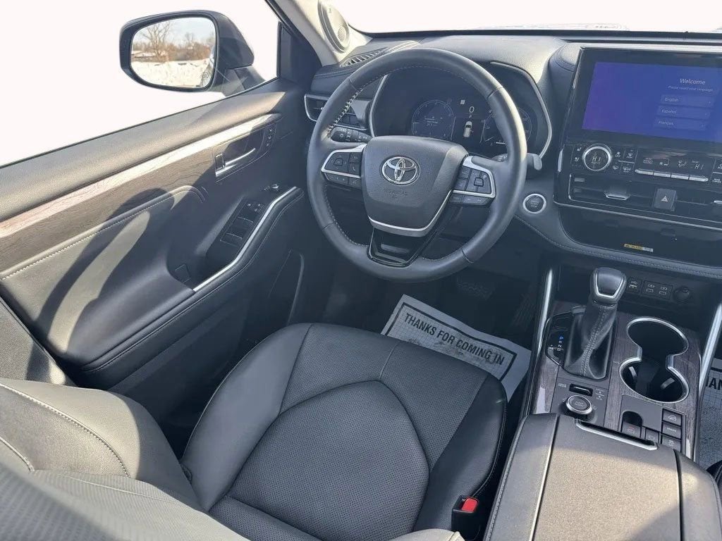 2025 Toyota Highlander LE