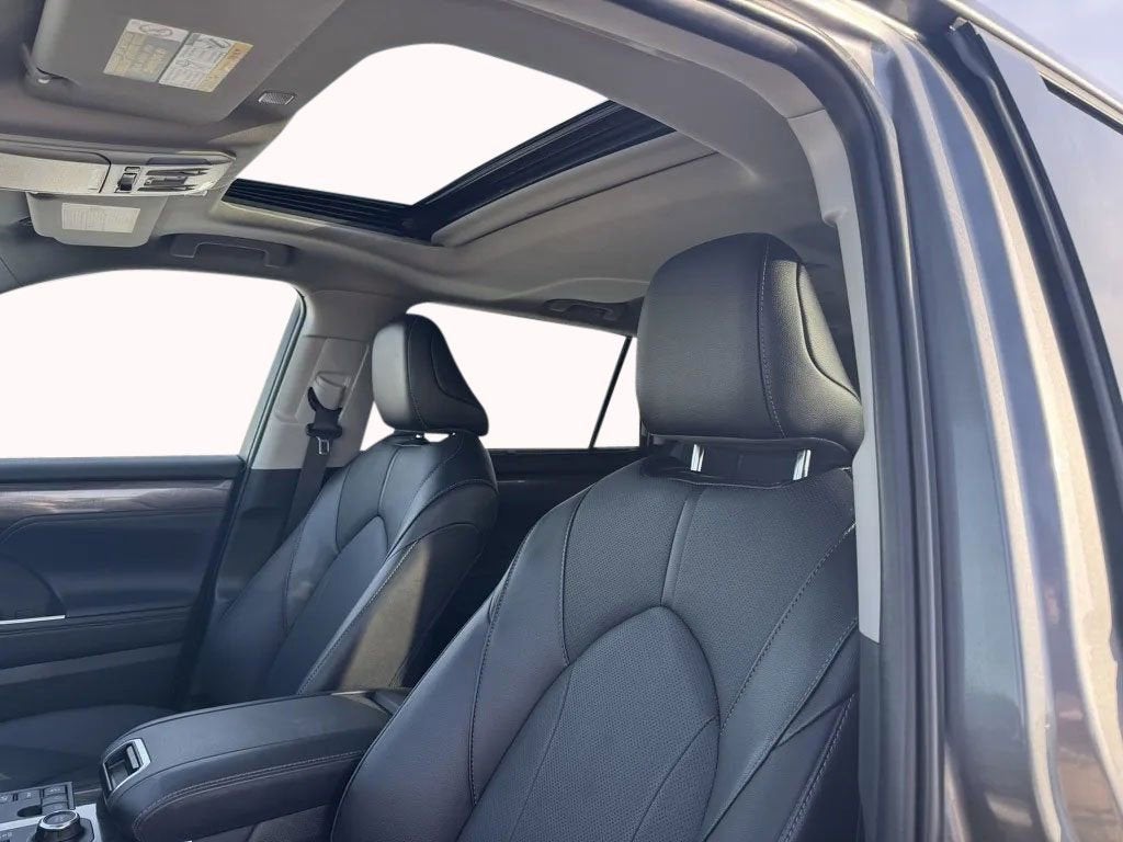 2025 Toyota Highlander LE