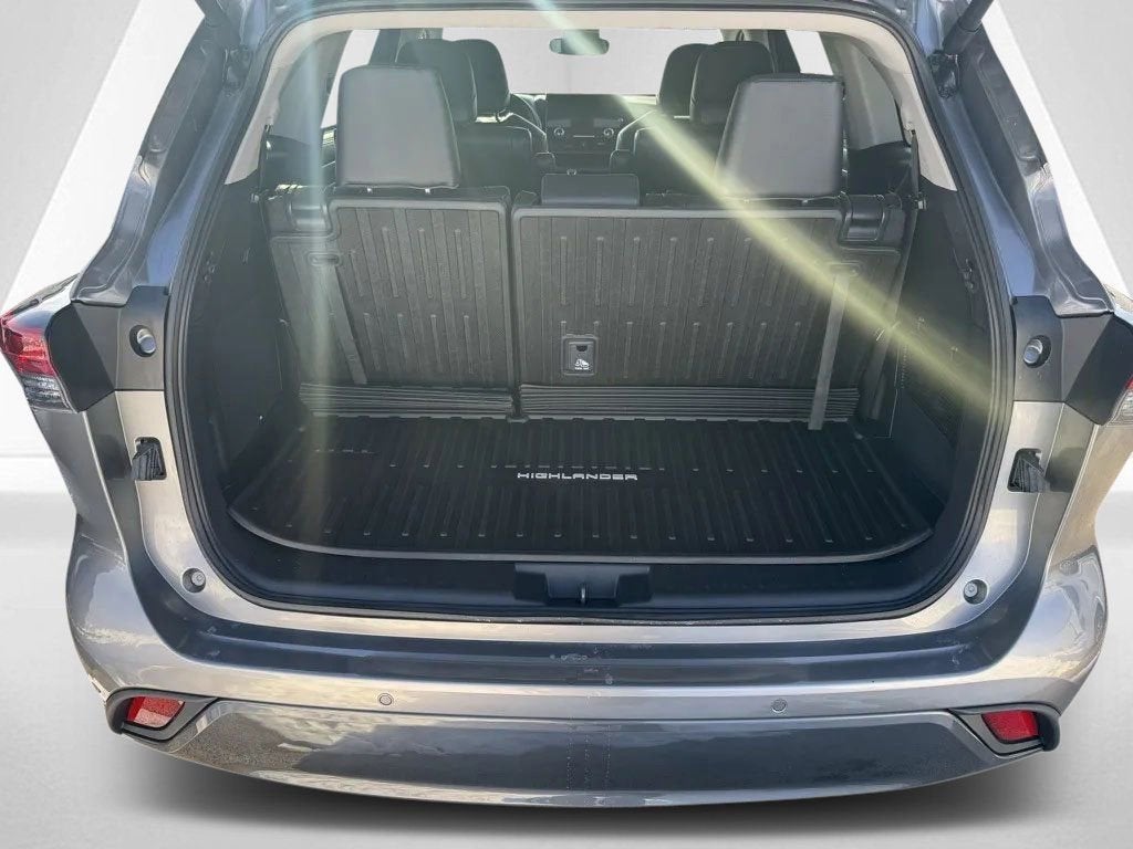 2025 Toyota Highlander LE